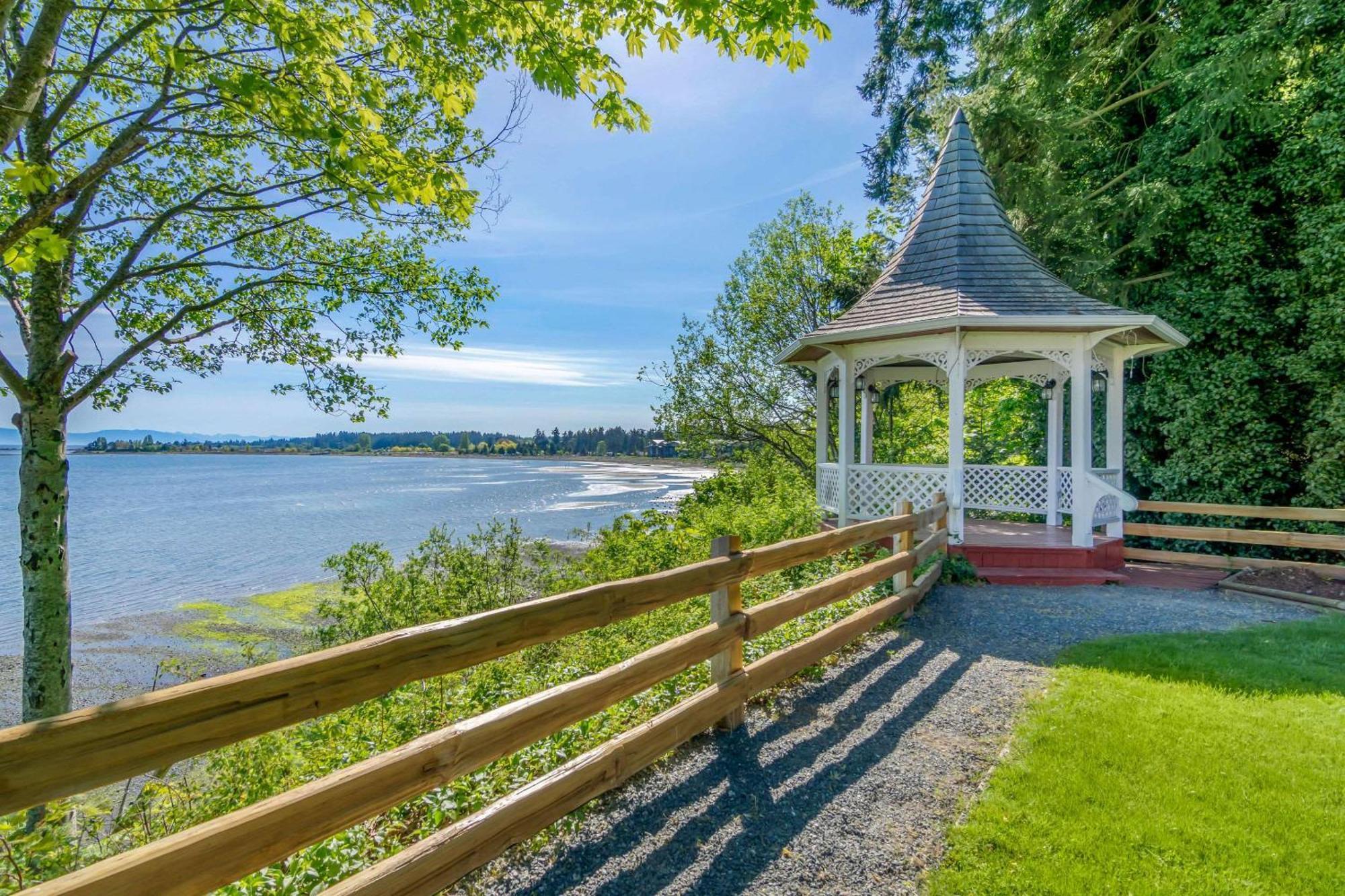 Bayside Oceanfront Resort Парксвілл Екстер'єр фото